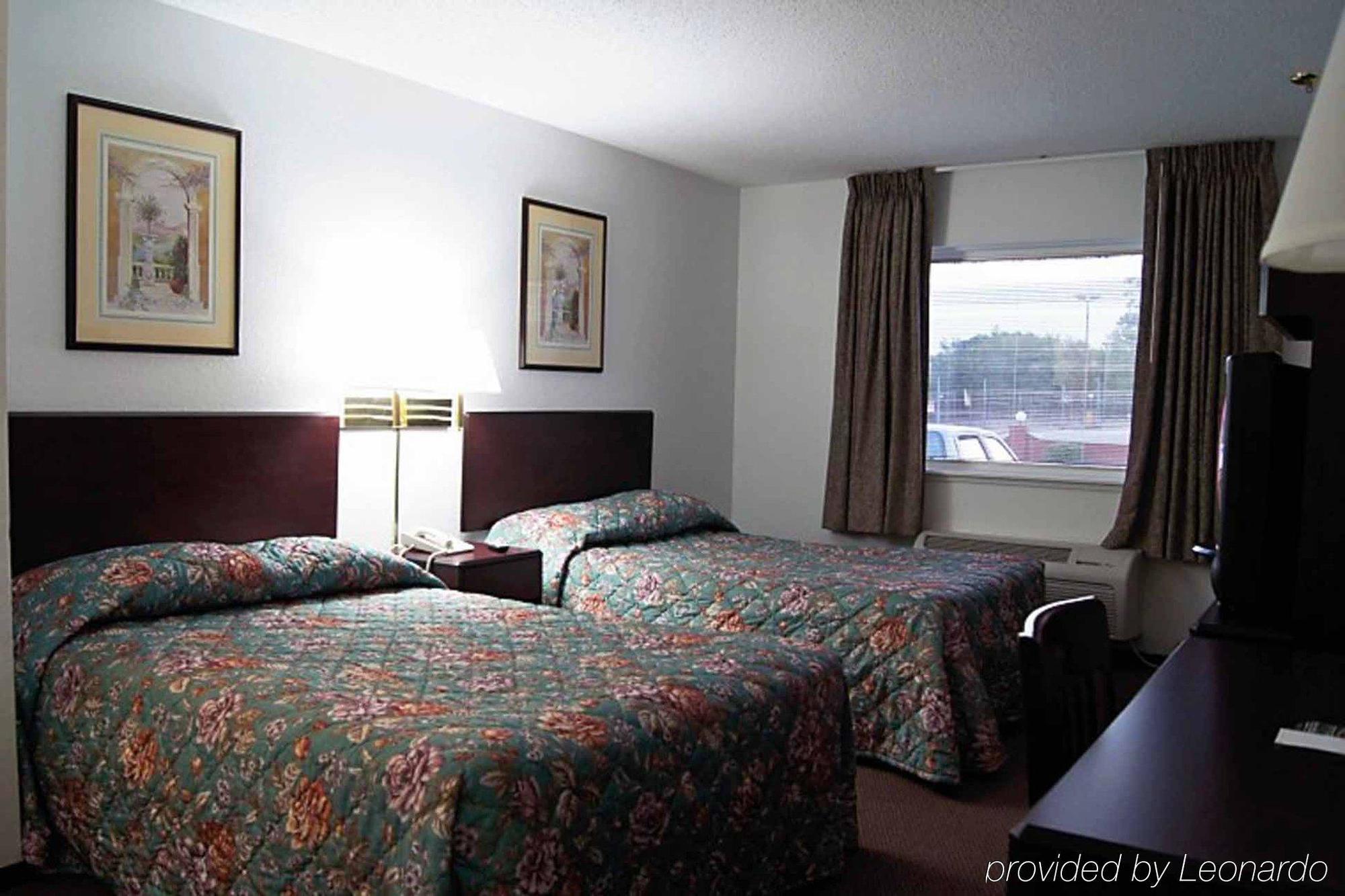Gurnee Motel Room photo