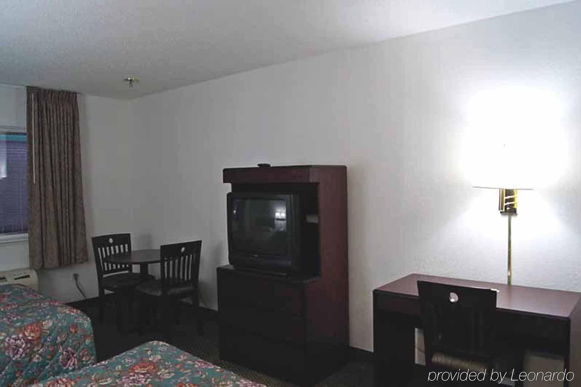 Gurnee Motel Room photo